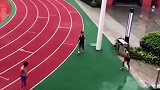 雨后的操场，男生的快乐，操场幸好够滑你是真不怕脱皮啊