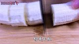香蕉加2个鸡蛋，不做面包不炸小吃，一次做一锅上桌就被扫光了