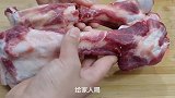 大骨头汤好喝有诀窍，饭店大厨教你不外传的秘诀，汤浓好喝又补钙
