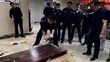 男子没工作却生活奢华 民警切开他家一个茶台发现惊人真相