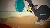 猫和老鼠：汤姆喝奶补充能量，奶盆却自己会动，吓的汤姆怀疑人生