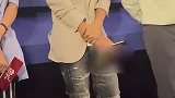 影迷喊话多拍点作品，不然炸厨房了，谢霆锋笑着回应：炸吧！
