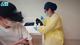 张杰晒打疫苗视频，与护士开玩笑心情好，妻子谢娜曝产后复出在即