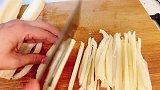 凉拌藕丝这么做清爽解腻，简单易上手，酸辣脆爽