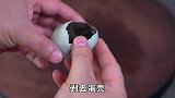 加2个皮蛋，汤白味鲜，丝瓜翠绿爽口，丝瓜汤这么做，真香