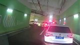 车库也要加塞遇到，这种情况该如何解决