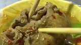 实拍新疆街头美食羊肚包肉一个只要8元你能吃下多少