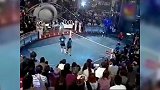 两代球王合璧！马拉多纳联手梅西球场秀球技你见过吗？