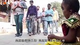 男孩出生后，人们看到他的“脑袋”都给他下跪，说他是神灵转世