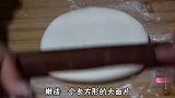 韭菜盒子这样做太香了,薄皮大馅,外酥里鲜,吃起来真过瘾