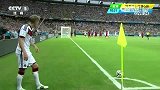 世界杯-14年-《巴西快线》：不服老不行 克洛泽前空翻已无当年动作敏捷-新闻