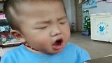 儿子第一次吃酸的，这表情太逗了，为娘都忍不住笑出声了！