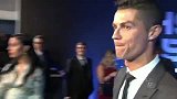 西甲-FIFA颁奖礼绿毯秀：C罗最耀眼 内马尔签名最忙-专题
