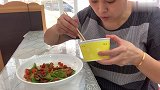 忙碌一上午，饿晕了，腊肉炒青椒，一个米饭，一个菜，安逸