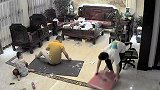 盘点监控下的一幕，让人猝不及防，搞笑视频，监控下的一幕