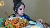韩国水乡妹妹吃八哥炸鸡配青阳辣椒，超辣超满足