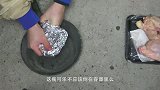 外国小伙用100000根火柴烤鱼，点燃的瞬间就觉得饿了