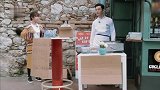 黄晓明、杨紫国外街头卖煎饼，晓明哥没有被认出，这反应很心疼