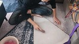 兵子做错事了，媳妇让擦地毯，知错就改就是好男人