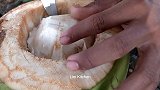 农村小屁孩椰子煮鸡卵子，吃法真奇葩