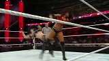 WWE-15年-RAW第1151期：女郎赛 佩奇以一敌三智取福克斯-花絮