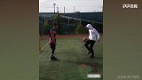 牛！国外老哥双腿装假肢 依旧能高难度花式颠球