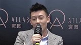 秦舒培晒陈冠希拥抱女儿的甜蜜合影为老公庆生