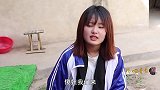 童年短剧：小伙伴们玩掰手腕比赛，傻妞输给了妹妹，结局可真温馨