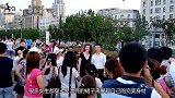 外国女子每天睡醒胖6斤，无奈家中装监控，发现原因是这个习惯