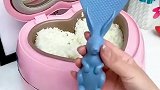 这个小兔子饭勺盛米饭不会沾，用完还可以立起来，好看又实用