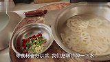 饭店的凉拌藕片为啥好吃？大厨教你小诀窍，藕片亮白爽口还不发黑