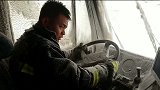 暴风雪侵袭呼伦贝尔消防员一日内连出7次警 消防车变成“冰箱”