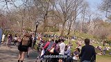 世界最胖的女模特，当她脱下外套的瞬间，全场男士沸腾
