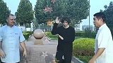 老外学太极，老武师现场演示实战应用方式，轻松击退对手