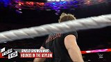 WWE-17年-捍卫者十大内斗 罗林斯叛变铁椅狠拍自家兄弟-专题