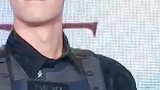 这么帅的男孩子去哪找慢慢靠近