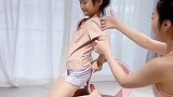 睡前一定要让孩子练习这个拉伸！