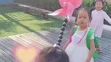 幼儿园举办疯狂头发日，萌娃的风车发型太有创意了
