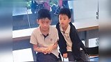 张柏芝提前曝出三胎周岁礼盒,内有卡通画纪念章和照片