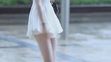 美女，我能和你共撑一把伞吗？