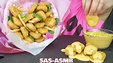 麦当劳芝士鸡块花，搭配蘸酱，非常好吃