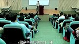 曾以为是宇宙的中心，后来的现实才明白，自己只是一粒尘土。