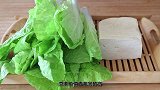 小白菜别炒着吃，加1块豆腐补铁补钙，我家一周做3次，上桌抢光