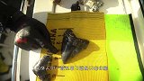 国外小哥河中探宝，发现一颗完整的巨齿鲨齿，简直赚翻了！