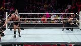 WWE-15年-RAW第1128期：罗曼大帝飞冲肩撞翻大秀-花絮