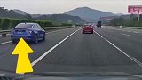 高速路上不要随意变道，道路千万条，安全第一条！