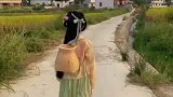 农村妈妈给女儿穿汉服，从小进行传统文化熏陶