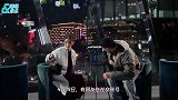 网友高铁站偶遇吴永恩，打扮朴素接地气，手机壳与王子文秀足恩爱