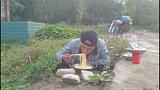 穷游四川威远县，半路肚子饿了，小河边直接支锅做饭