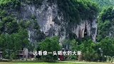 贵州深山发现一个挂在悬崖上的古寨，岩壁中山洞居然住有一户人家